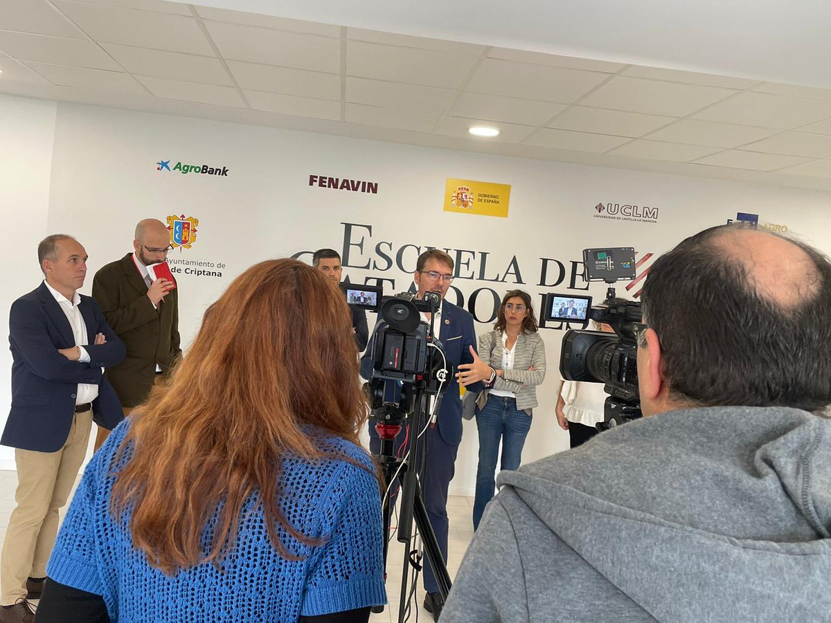 rmcanas77's tweet photo. Hoy junto a Pablo Ruiz en @curve_uclm sobre emprendimiento y sostenibilidad turística en #campodecriptana. Gracias a @ViceCuencaUCLM, @EstrellaUclm, Ángel Millán, @Ayto_Criptana, @uclm_es y a Cátedra RSC UCLM-Santander

#turismosostenible #gradoenturismo #uclmers https://t.co/44cShdW5s3