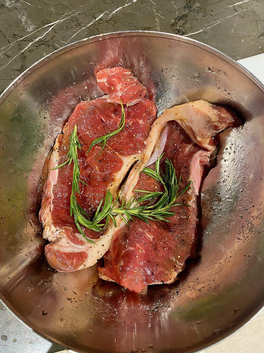 EmilyLee7530's tweet photo. #eating #tasty #steak #BEEF 
#Cooking  #life #leisure #cozy #Food https://t.co/AJKmmPaorH
