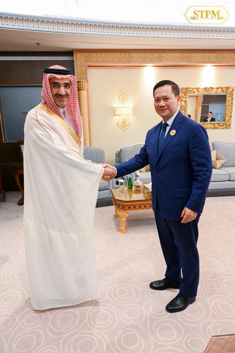 Dr_Hunmanet_PM's tweet photo. ជួបជាមួយ ឯកឧត្តម Sultan Abdulrahman Al-Marshad នាយកប្រតិបត្តិមូលនិធិសូឌីសម្រាប់ការអភិវឌ្ឍ (Saudi Foundation for Development) ក្នុងជំនួបសម្ដែងការគួរសម និងពិភាក្សាការងារ ។

ទីក្រុងរីយ៉ាដ ព្រះរាជាណាចក្រអារ៉ាប៊ីសាអូឌីត រសៀលថ្ងៃសុក្រ ទី២០ តុលា ២០២៣ 

#ហ៊ុនម៉ាណែត #Hunmanet #កម្ពុជា #Cambodia
