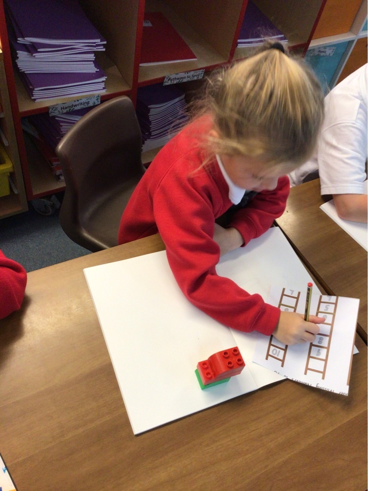 StrettonStMatts's tweet photo. Class 1 had a great art lesson this week, blind drawing observations and then taking the time to look at each others and appreciate their work. #SSM #SSMYear1 #SSMArt https://t.co/Av0dBRtevC