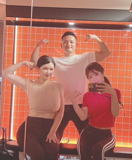 ひびちゃんと一緒に
Mela gymのフィジークチャンピオン
吉田さんのトレーニング受けて来ました！
お尻と背中と二の腕、、効きます！！

https://t.co/Hr6Iuzgh14 https://t