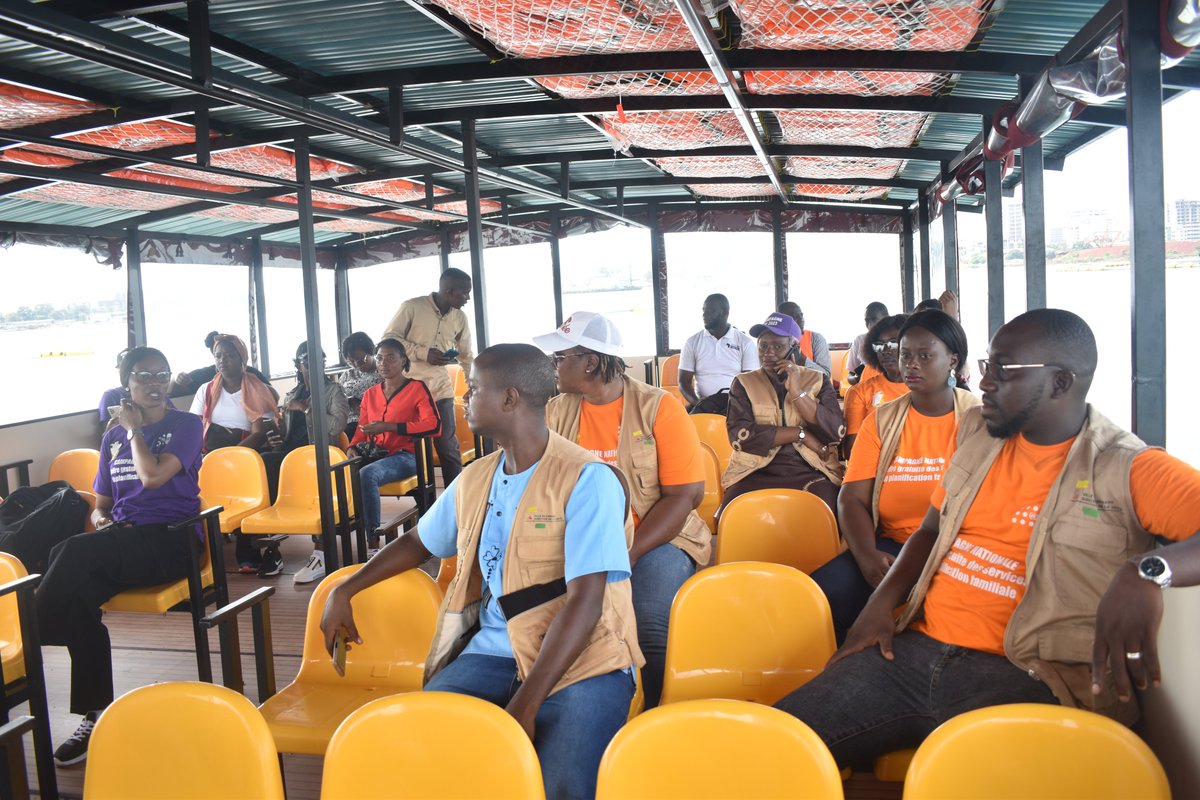 unfpa_guinee's tweet photo. @unfpa_guinee appuie l'offre gratuite des services de planification familiale dans l'île de Kassa👇

▶️Des agents font le tour des ménages pour encourager les femmes à utiliser les services PF
▶️Le personnel de santé offre les services dans les structures

#LeaveNoOneBehind https://t.co/6aEluD5gbq
