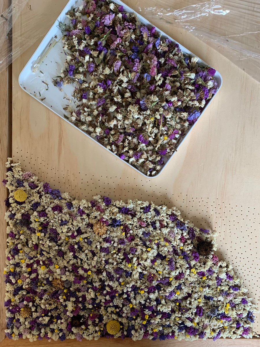 este año hemos estado trabajado <a href="/DiegoMonraz01/">Diego Monraz</a> <a href="/MaalejandraGlz/">MAG</a> y yo el proyecto de arquitecturas inspiradas en la literatura de Juan Rulfo y el paisaje, casi metafísico, del sur de Jalisco. Va un sneak peak: