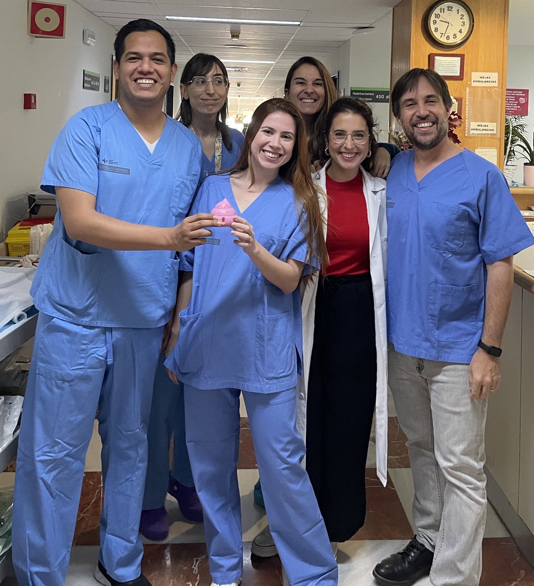 DeMadaria's tweet photo. Último día de rotatorio en la Unidad Biliopancreática @DHgua de @ABiaFernandes #Brasil @SergioCruz16038 #Mexico

@NeftaliJaraMDI1 @sandrabaaile @KarinaCrdenasJ1 @MBGaray @Lguilabert1 #RotatorioUBPBalmis @isabial_iis @GVAsalualicante https://t.co/V9HhEYanAD