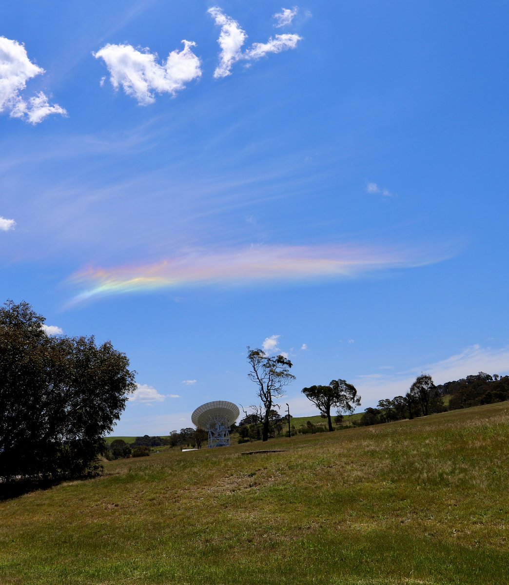 CanberraDSN's tweet photo. Spectacular skies over our deep space antennas today.
#SunHalos and #sundogs ☀️🌈 https://t.co/h9Ttyijzk3