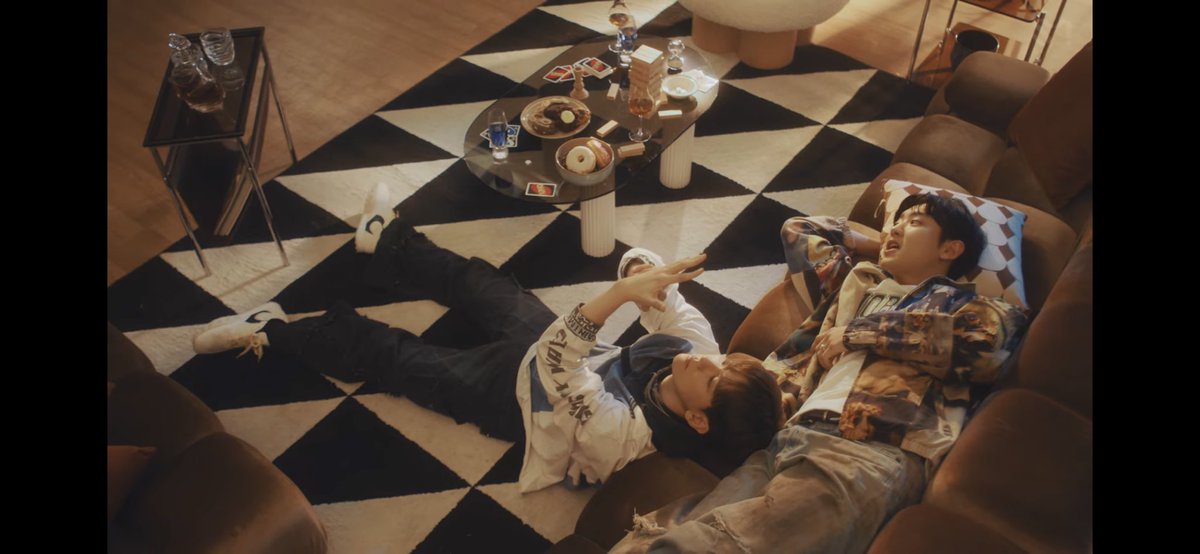 cbforu's tweet image. The difference that when he with Chensoo its like many activities during the day and when he’s with Baekhyun, cute games , relax and vibes of calm and comfortable (at home)