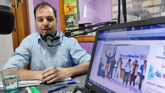 masternewsyvos's tweet photo. Javier Reynoso:"No me desvela el edificio sino que la Universidad en Rivadavia este llena de alumnos" https://t.co/yP0RnqSdGn https://t.co/93eggV5khX
