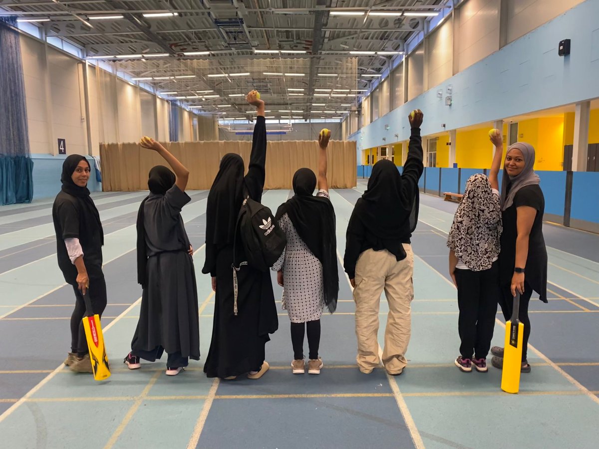 EssexCCB's tweet photo. ☪️ 𝐒𝐭𝐫𝐞𝐞𝐭 𝐒𝐞𝐬𝐬𝐢𝐨𝐧𝐬 𝐚𝐭 𝐈𝐛𝐫𝐚𝐡𝐢𝐦 𝐌𝐨𝐬𝐪𝐮𝐞

"𝙂𝙧𝙚𝙖𝙩 𝙛𝙪𝙣, 𝙬𝙤𝙪𝙡𝙙 𝙝𝙞𝙜𝙝𝙡𝙮 𝙧𝙚𝙘𝙤𝙢𝙢𝙚𝙣𝙙"

"𝙄𝙩 𝙜𝙚𝙩𝙨 𝙮𝙤𝙪𝙧 𝙝𝙚𝙖𝙧𝙩 𝙥𝙪𝙢𝙥𝙞𝙣𝙜, 𝙞𝙩'𝙨 𝙖 𝙣𝙞𝙘𝙚 𝙩𝙝𝙞𝙣𝙜 𝙩𝙤 𝙡𝙚𝙖𝙧𝙣."

"𝙄 𝙝𝙖𝙫𝙚 𝙗𝙚𝙘𝙤𝙢𝙚 𝙜𝙧𝙚𝙖𝙩 𝙖𝙩 𝙘𝙧𝙞𝙘𝙠𝙚𝙩!"

Just some of the feedback we were delighted to receive from participants following this week's street sessions at Ibrahim Mosque in Newham.

🦅 #FlyLikeAnEagle