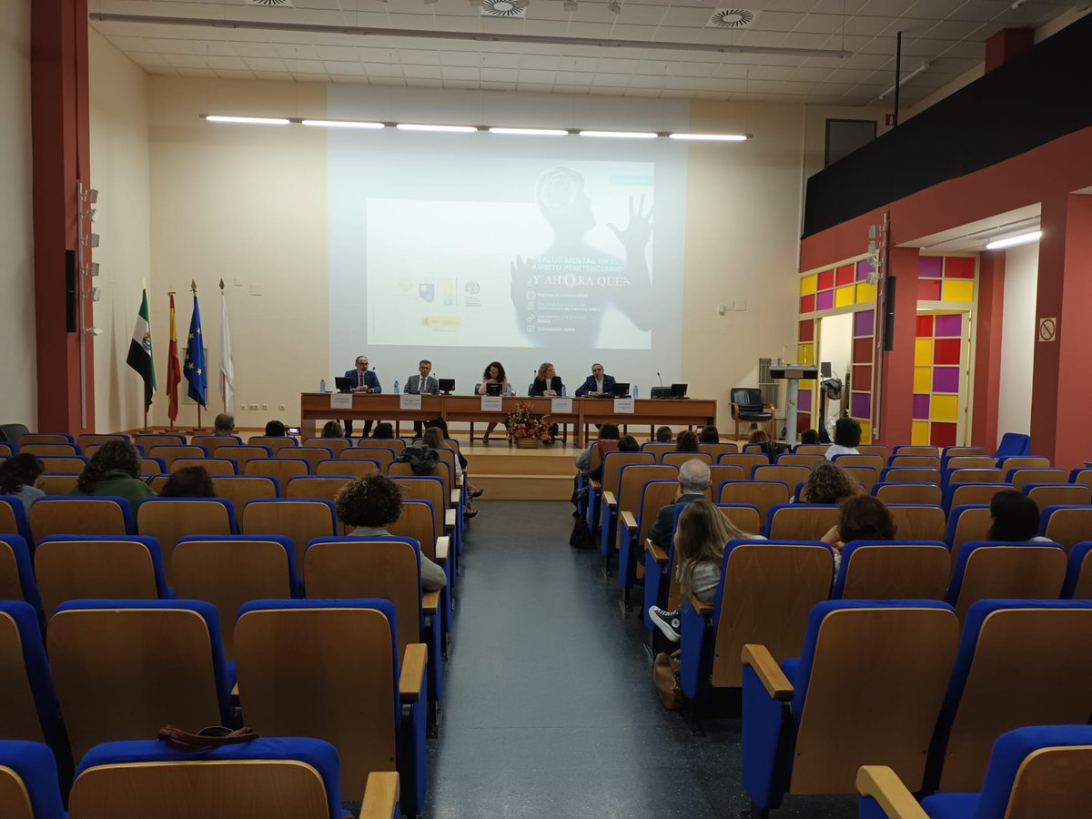 Solidarios_es's tweet photo. Salud mental en el ámbito penitenciario. ¿Y ahora, qué?
Tema de reflexión en la jornada de #ROSEP en #Cáceres donde las organizaciones compartimos trabajos y propuestas para mejorar las condiciones de vida de las personas que están en #prisiones https://t.co/4QLcvELCiw
