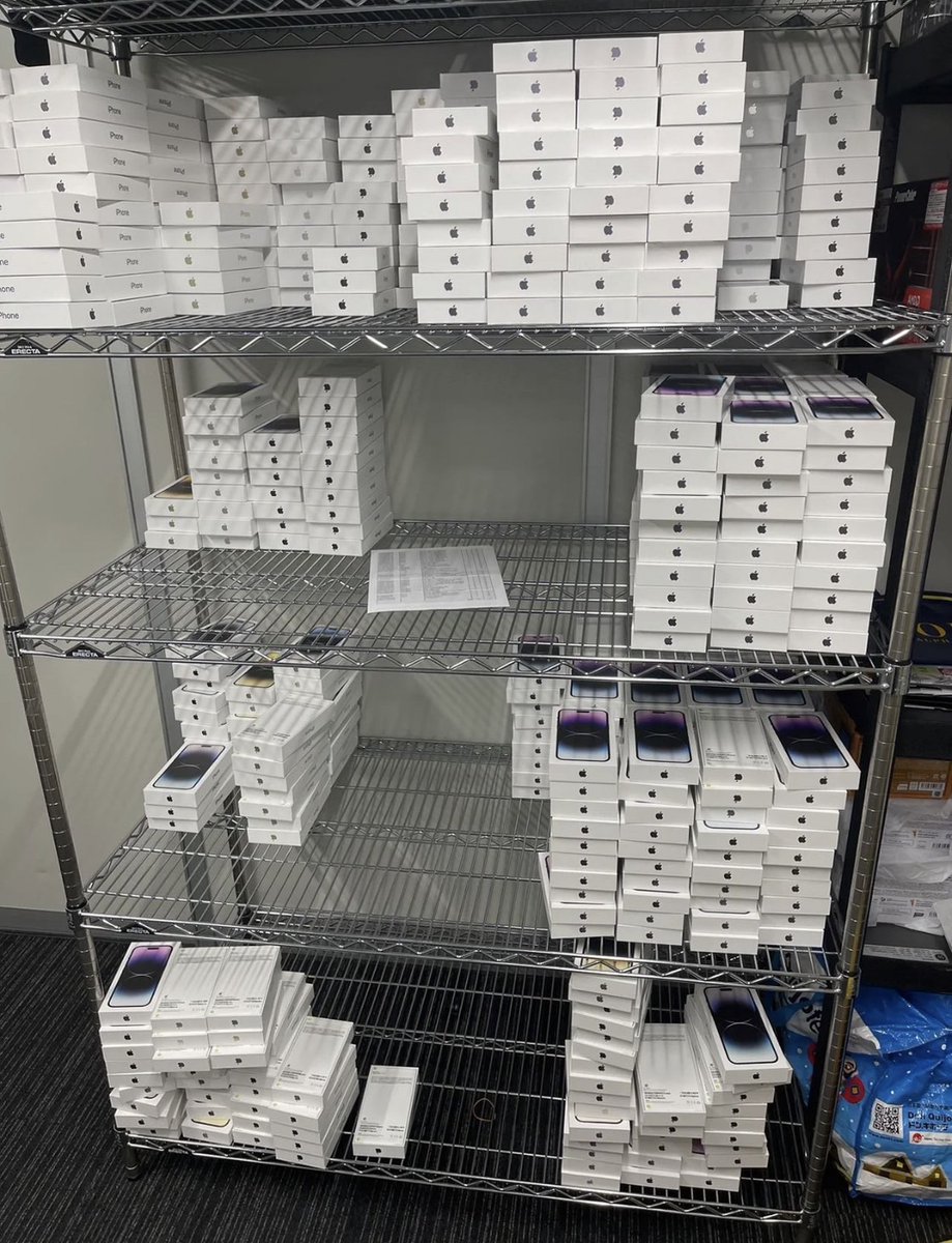 【Phone are us】復活企画の再始動！

ドドンっと！以下から抽選エントリー ✔︎

・ iPad Pro × 2名様

・ AirPodsPro × 2名様

・ Macbook Pro × 2名様

・ iPhone 15 Pro × 2名様

・ iTunes(10,000) × 5名様

▼ 応募方法 ❶フォローＲＴ❷固定ツイートのＲＴ✨❸希望リプ！

10月31日：締切