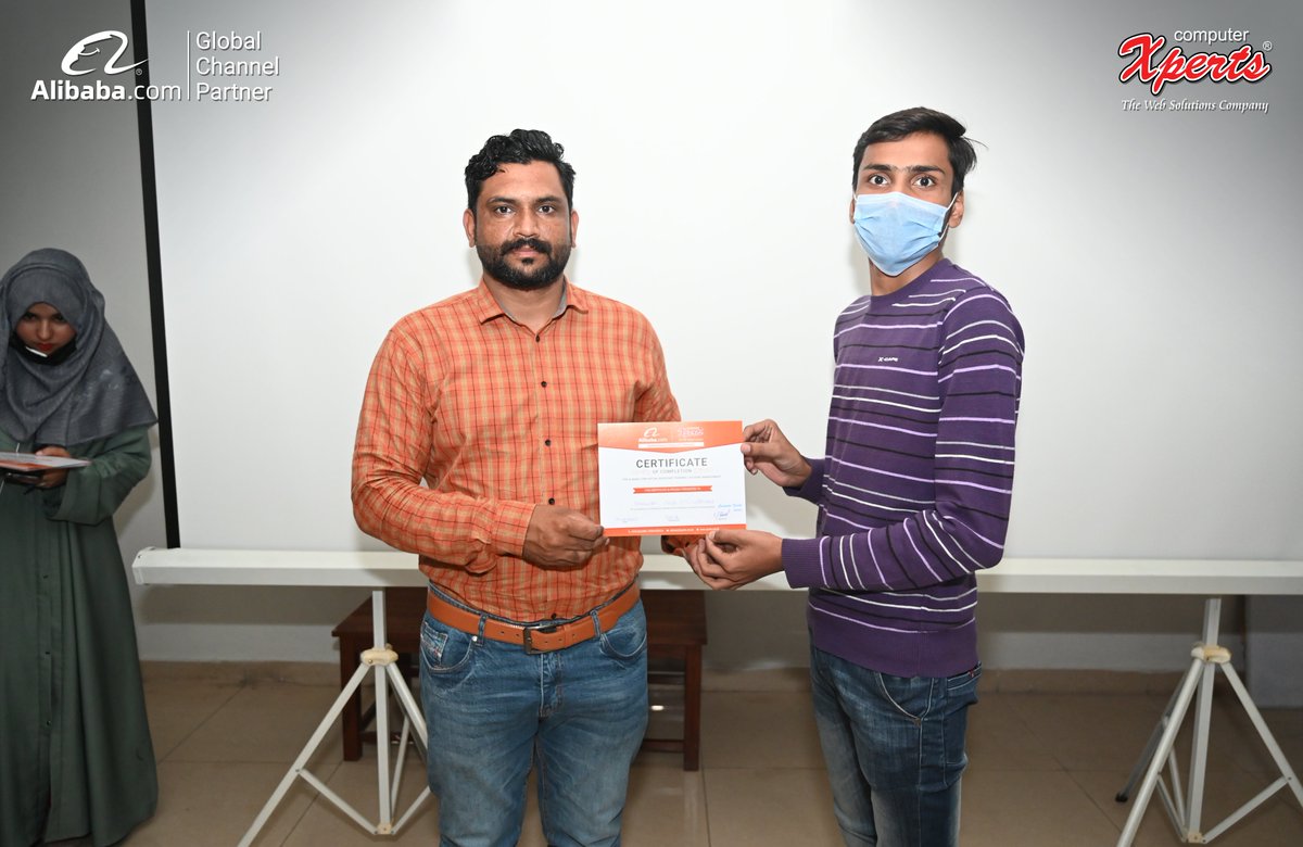 1ecommercexpert's tweet photo. Some glimpse of Alibaba training Session on 19th Oct, 2023 (Thursday) at @sccisialkot (SBCC). Receiving #certificates for our FREE Alibaba Training Session Batch#18 for https://t.co/asfVmtDSY9 .  
.
#Batch18 #PAKvsAUS #Alibabaplatform #sialkot #Alibabaoffice #GazaHospital #Babar https://t.co/qm0MhC0Rb1
