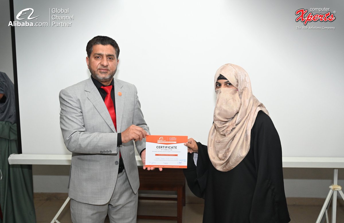 1ecommercexpert's tweet photo. Some glimpse of Alibaba training Session on 19th Oct, 2023 (Thursday) at @sccisialkot (SBCC). Receiving #certificates for our FREE Alibaba Training Session Batch#18 for https://t.co/asfVmtDSY9 .  
.
#Batch18 #PAKvsAUS #Alibabaplatform #sialkot #Alibabaoffice #GazaHospital #Babar https://t.co/qm0MhC0Rb1