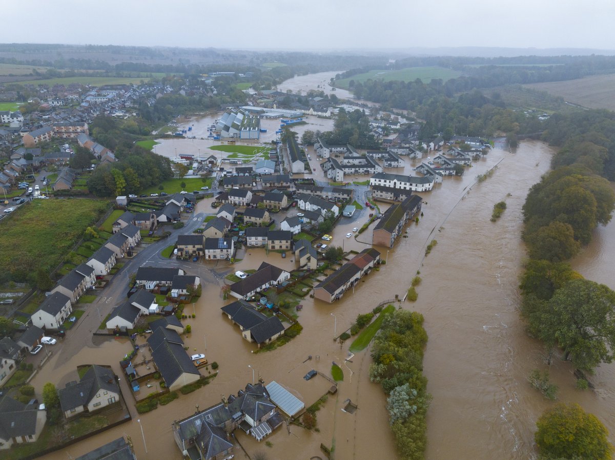 iain_masterton's tweet photo. Aerial view of #brechin flooded by #StormBabet today. @Alamy_Editorial https://t.co/gMH8a8gcws
