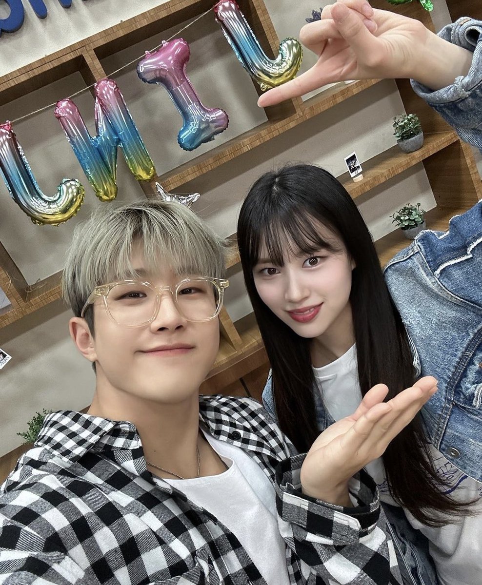 stanastro1602's tweet photo. DJ Jinjin and Elly for today’s episode! 

Elly is so prettyyy!🥹 of course Jinwoo so handsome in those specs.😄

📷ebsfmkorean
#진진_아이돌한국어 #진진 #JINJIN #아스트로 #ASTRO #ELLY #엘리 #위키미키 #WEKIMEKI https://t.co/jvGJg4WVAa