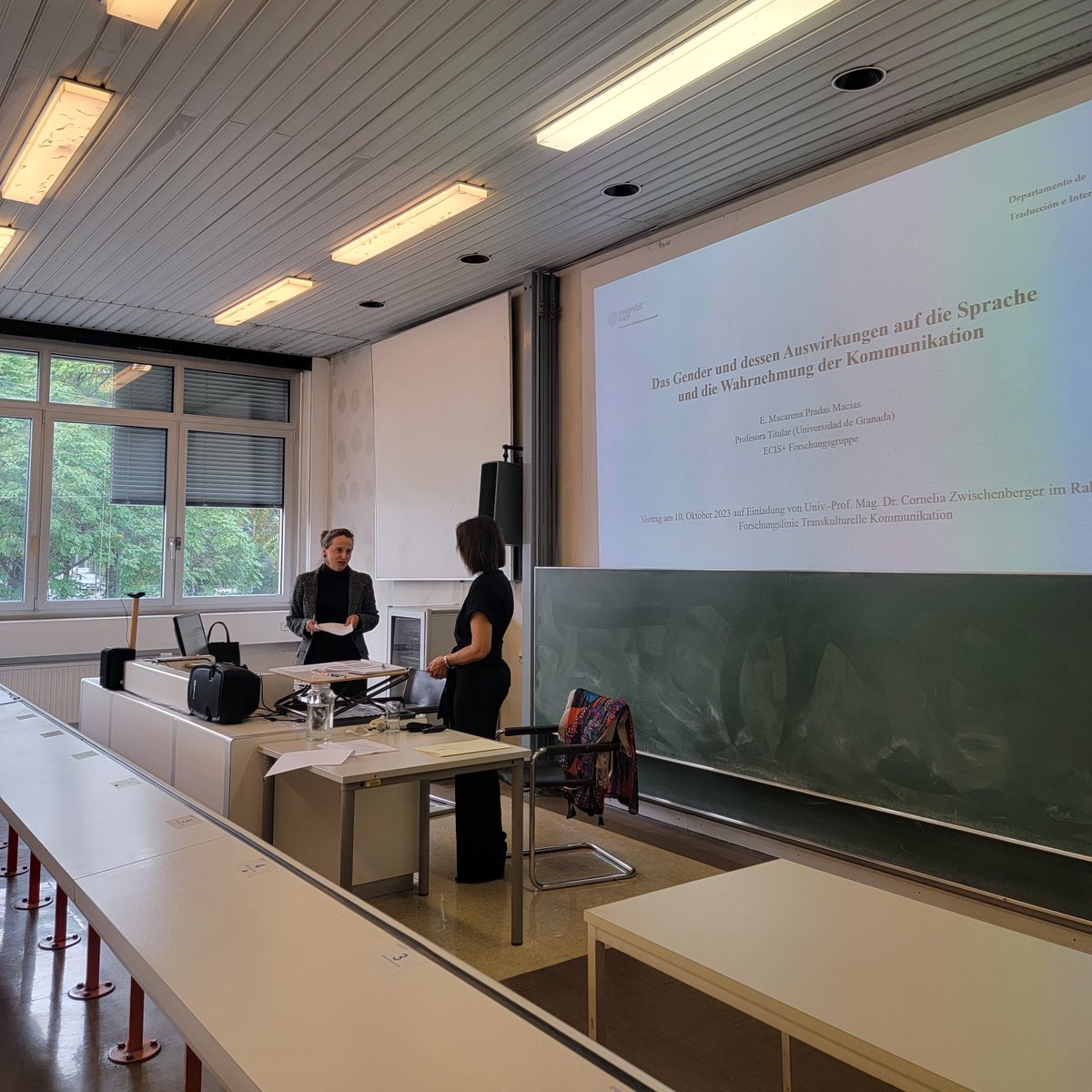 We want to thank Esperanza Macarena Pradas Macías (Profesora Titular de Universidad) again for her very interesting lecture on gender differences in language use.

It was a great pleasure to hear more about her work and participate in the lively discussion afterwards!