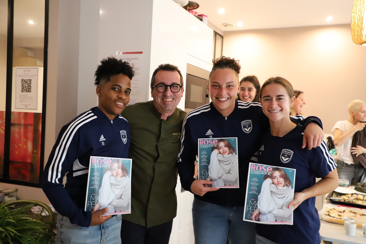 #OctobreRose 🩷

Nos joueuses @justinelrd, <a href="/lafaixcam/">camille lafaix</a> et Mylaine Tarrieu se sont rendues à la Maison <a href="/RoseUpAsso/">RoseUp Association</a> de Bordeaux pour partager un moment de convivialité autour d'un atelier culinaire animé par #ChefJesus 🍽️

#JouonsLaCollectif