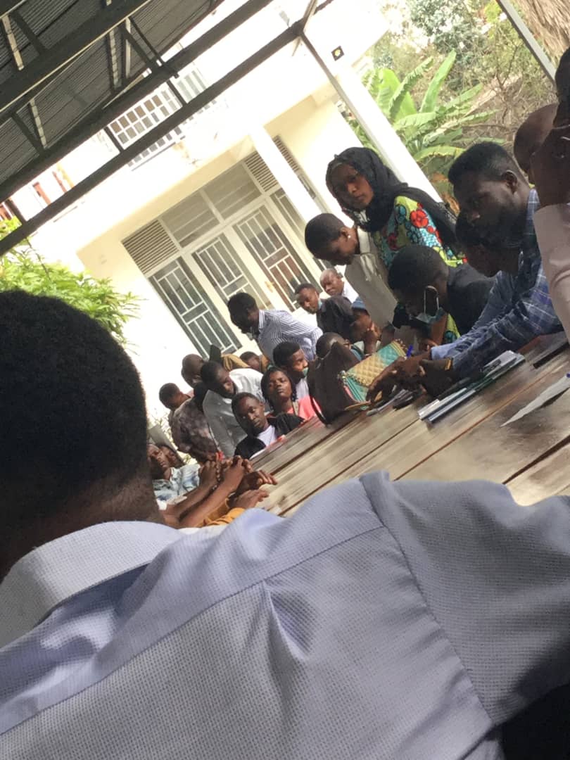 LinahLuanda's tweet photo. Une séance d'échange avec la jeunesse de #pole_institut dans le programme de l'université alternative, d'où on avait parlé du pourquoi de nôtre #candidature au niveau Communal #karisimbi_commune
#Linah-Luanda
@jamaagrandslacs
@Amina_Murh
@T https://t.co/aB8ZEDe9OA