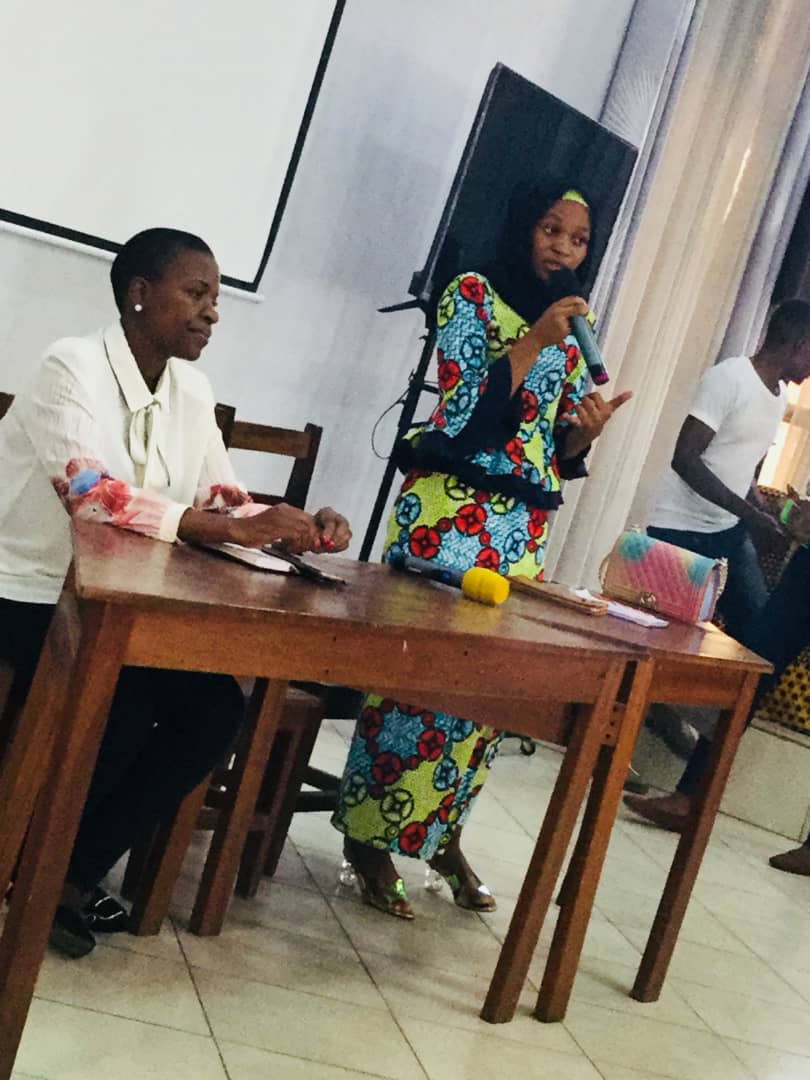 LinahLuanda's tweet photo. Une séance d'échange avec la jeunesse de #pole_institut dans le programme de l'université alternative, d'où on avait parlé du pourquoi de nôtre #candidature au niveau Communal #karisimbi_commune
#Linah-Luanda
@jamaagrandslacs
@Amina_Murh
@T https://t.co/aB8ZEDe9OA