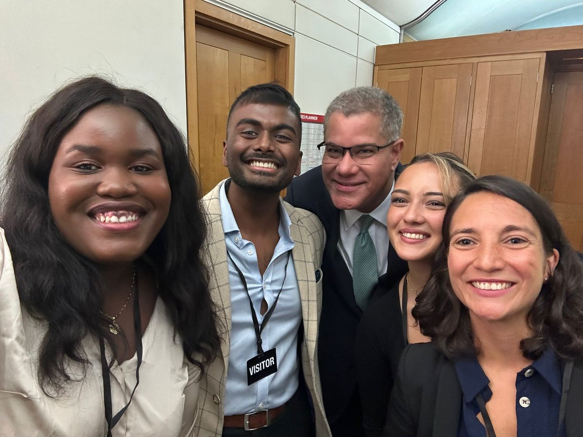 AlokSharma_RDG's tweet photo. Wonderful to meet some of the enormously talented 🇬🇧 Youth Delegation Members for #COP28!

Thank you Rachel, Ash &amp; Arianna for your commitment &amp; ensuring the youth voice is heard loud and clear on #climate 

And ⁦@sophie_daud⁩ thanks for brilliant work @youthnegotiator https://t.co/97R5WGelHm
