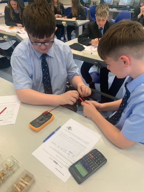 SLGTechnology's tweet photo. @LandTstlouis @SLGBallymena Year 10 Pupils using the Multimeters to measure and record the Tolerances of Fixed Resistors. https://t.co/DXBxpZr92n