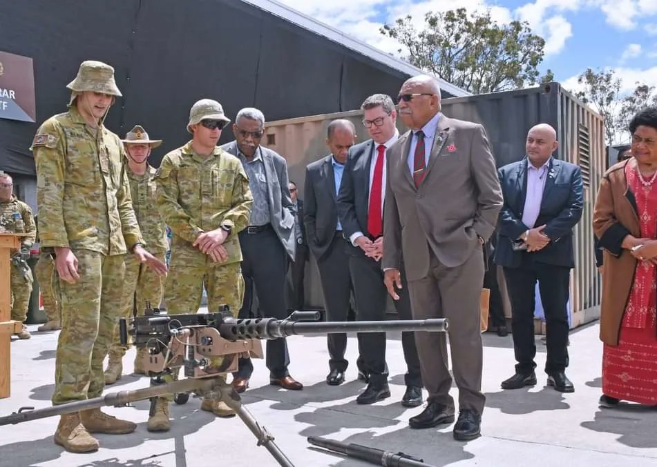 FijiGovernment's tweet image. Prime Minister @slrabuka and his delegation visited the 8th/9th Battalion of the Royal Australian Regiment (8/9 RAR) in #Brisbane this morning where he was briefed on the operations of the motorised infantry battalion. 🇦🇺🇫🇯 #vuvale
#defencesecurity #peacekeeping