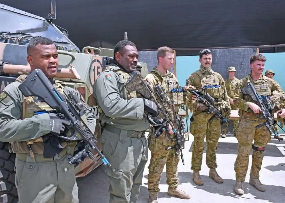 FijiGovernment's tweet image. Prime Minister @slrabuka and his delegation visited the 8th/9th Battalion of the Royal Australian Regiment (8/9 RAR) in #Brisbane this morning where he was briefed on the operations of the motorised infantry battalion. 🇦🇺🇫🇯 #vuvale
#defencesecurity #peacekeeping