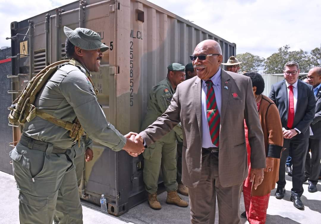 FijiGovernment's tweet image. Prime Minister @slrabuka and his delegation visited the 8th/9th Battalion of the Royal Australian Regiment (8/9 RAR) in #Brisbane this morning where he was briefed on the operations of the motorised infantry battalion. 🇦🇺🇫🇯 #vuvale
#defencesecurity #peacekeeping