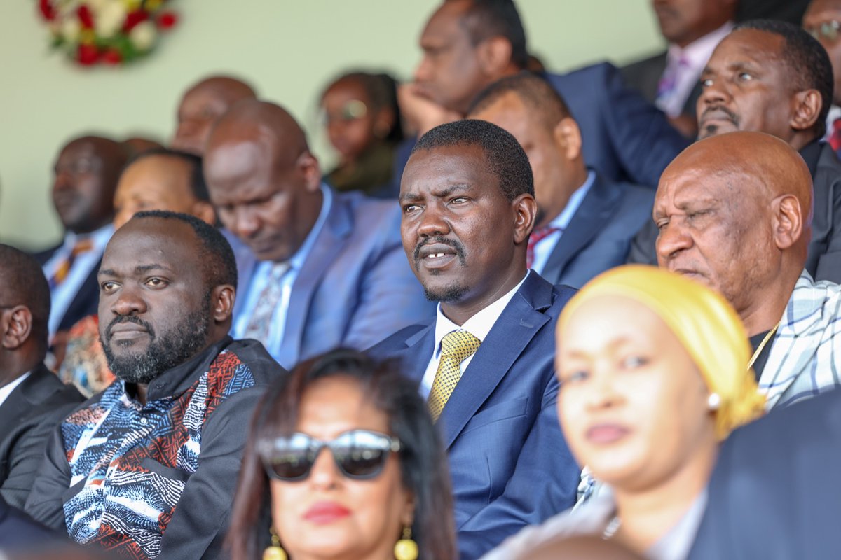 WilliamsRuto's tweet photo. We are building a robust healthcare system that will be a shining example to the world. It will be progressive, responsive and sustainable, supported by a formidable army of motivated, amply-equipped and adequately-trained health workers. https://t.co/K1CHbknF8Y