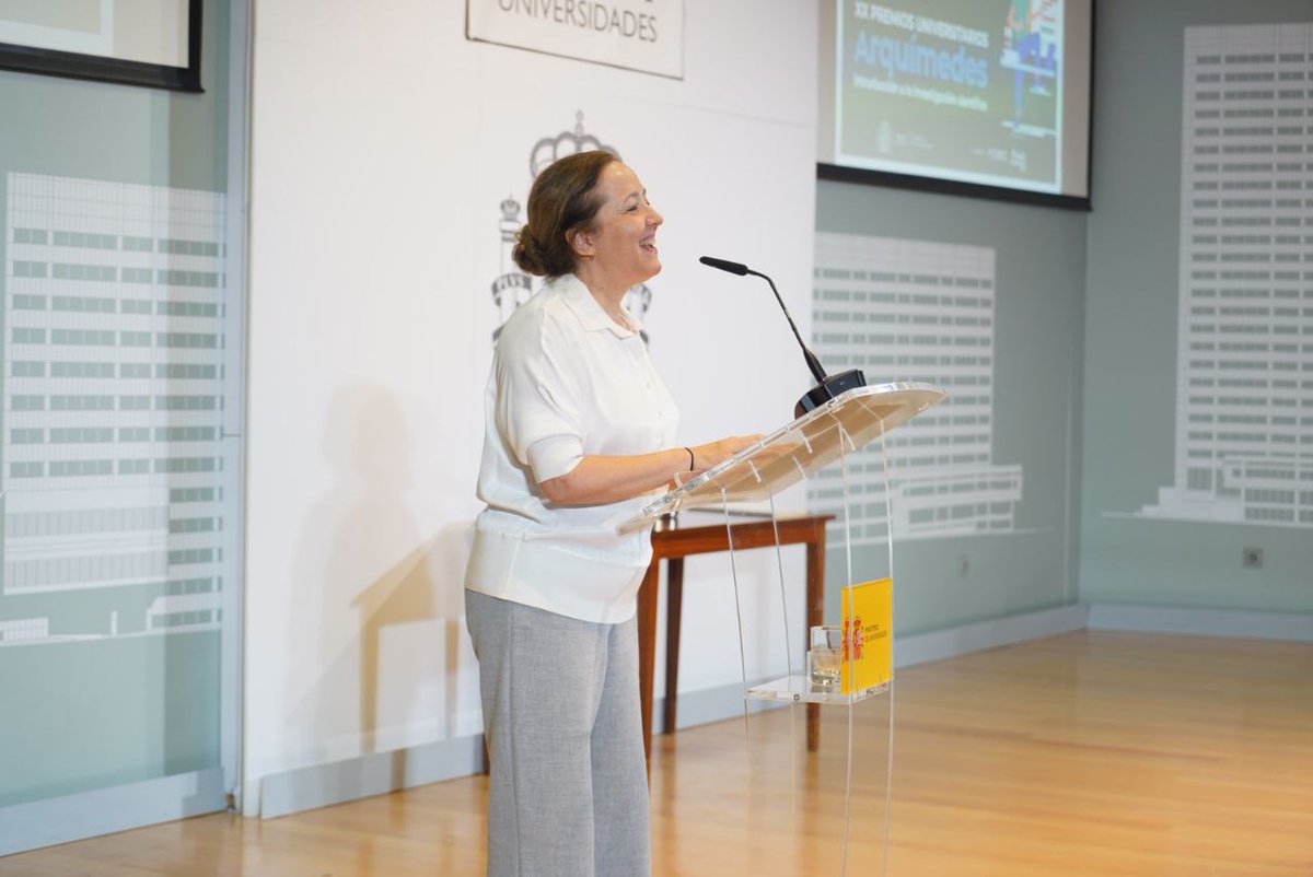 📸 El ministro en funciones de <a href="/UniversidadGob/">Ministerio de Universidades</a>, <a href="/subirats9/">joan subirats</a>, ha asistido a la entrega de diplomas a las personas autoras de los trabajos premiados en el XX Certamen Premios Universitarios Arquímedes.