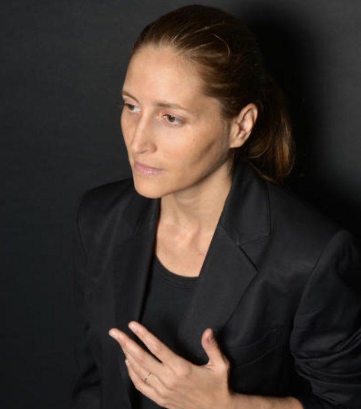 ElodiePinel2's tweet photo. "Quand vous n'avez plus rien, il vous reste la dignité".

Après son travail sur le ressentiment, #CynthiaFleury philosophe et psychanalyste, élabore une "clinique de la dignité". Elle a co-fondé le Réseau Mondial des Femmes Philosophes de l'Unesco.

#FemmesPhilo #VendrediLecture https://t.co/Ux2CTfQRCT