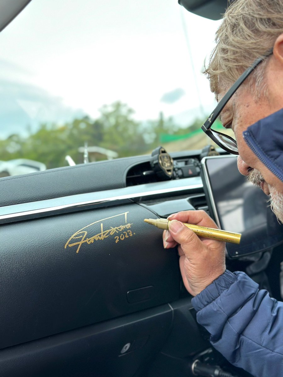4x4_sonic's tweet photo. #4x4SONIC BIG NEWS!!

#HILUX #GUN125 のチーフデザイナー
元トヨタ自動車の古川氏がご来場決定

開発者ならではのマル秘エピソードを
北陸方面で聞けるまたとないチャンス

参加者オーナーの皆さんとの出会いを
とても楽しみにされています

4x4SONICエントリー詳細クリック
https://t.co/Priy6h6yYV https://t.co/ThwqlD39qi
