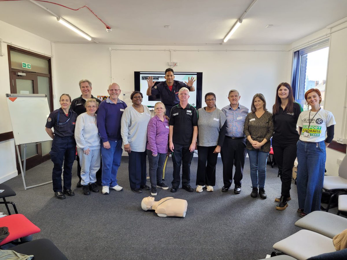 LFBLEWISHAM's tweet image. This week we joined forces with @stjohnambulance to deliver Deaf  Emergency first aid training. Members of our Deaf Community were able to come &amp;amp; learn first aid. #Thankyou Gary Jaz &amp;amp; Matthew &amp;amp; @LondonFire BSL team members Hannah Gould &amp;amp; Jahrem Sandford who interpreted &amp;amp; support