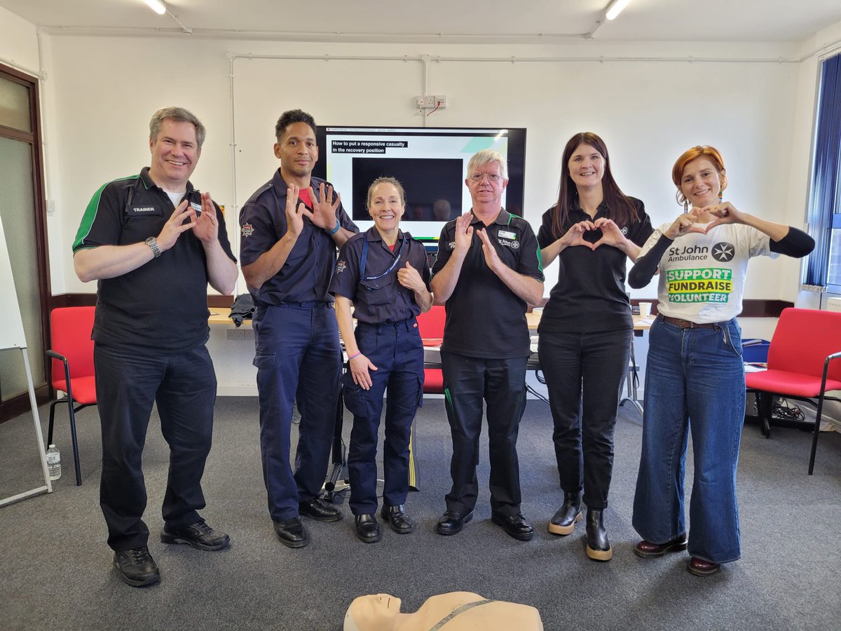 LFBLEWISHAM's tweet image. This week we joined forces with @stjohnambulance to deliver Deaf  Emergency first aid training. Members of our Deaf Community were able to come &amp;amp; learn first aid. #Thankyou Gary Jaz &amp;amp; Matthew &amp;amp; @LondonFire BSL team members Hannah Gould &amp;amp; Jahrem Sandford who interpreted &amp;amp; support