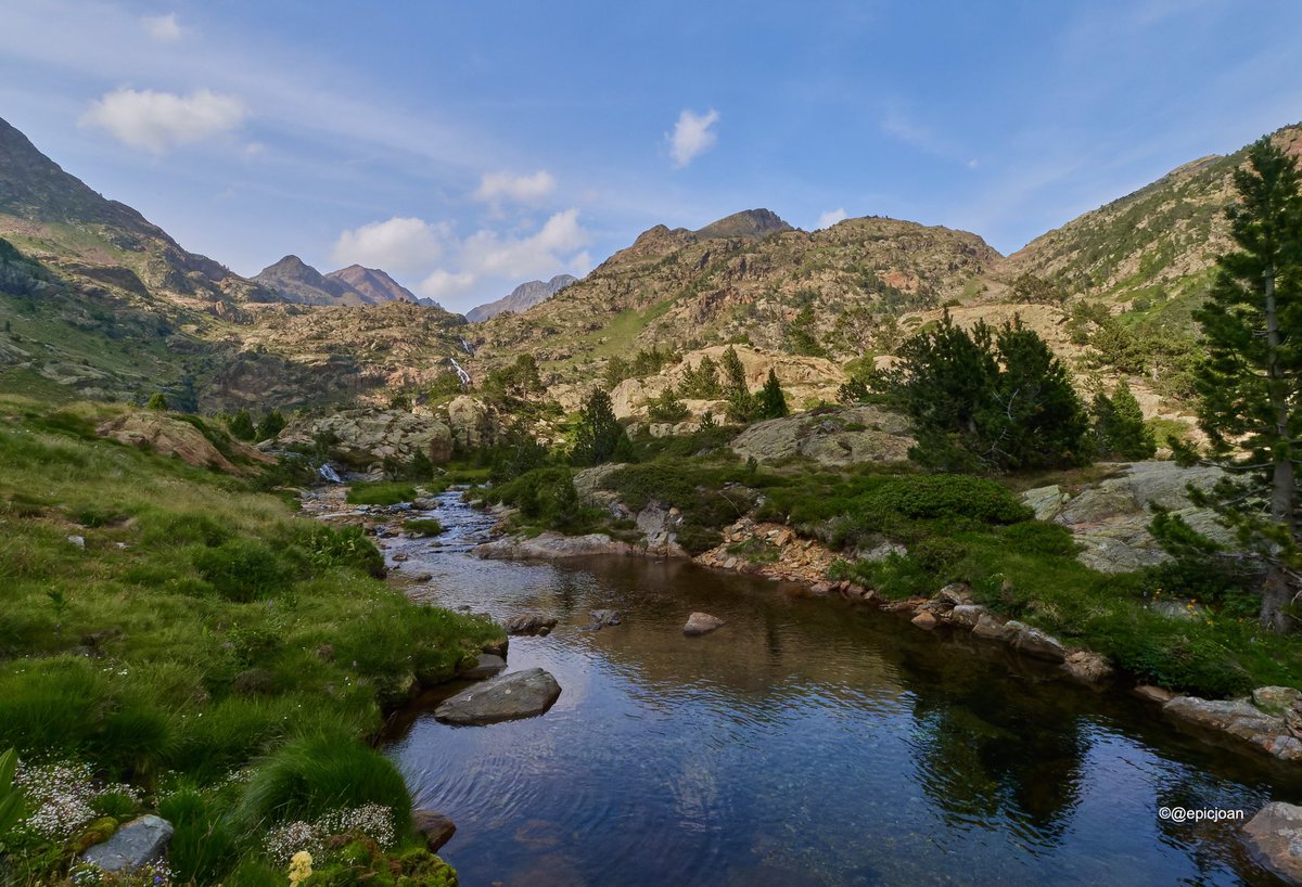 epicjoan1's tweet photo. Avui és el #diamundialdelpaissatge #landscapeday #LandscapePhotography @esolympus @OMSYSTEMcameras https://t.co/fFW6ZKwnRw