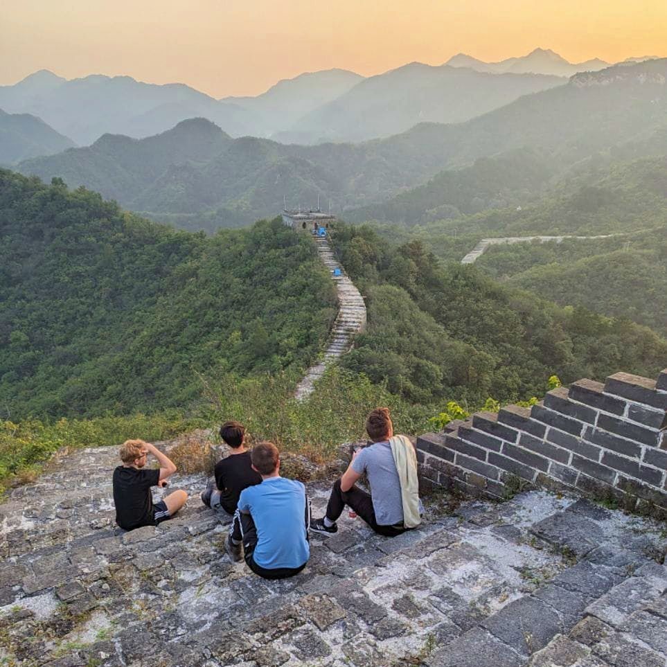 TheDragonTrip's tweet photo. Some snaps of our Dragons enjoying an exclusive view on the Great Wall of China - so peaceful and beautiful!

#thedragontrip #greatwallofchina #china https://t.co/HBTM2QkgY8