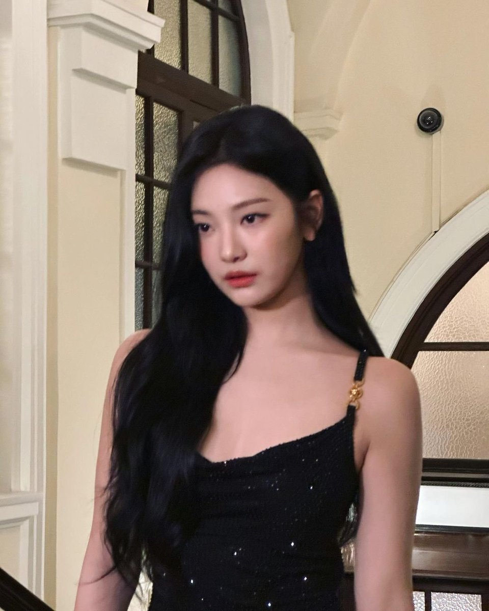 the design is very it girl vibes