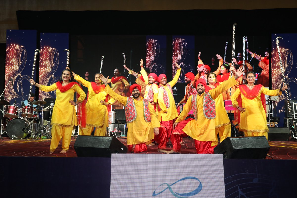 srflimited's tweet photo. #SRFites strike the right notes!
Our annual musical extravaganza #Symphony2023 was a celebration of our togetherness and camaraderie. We are proud of the positive work culture and the long-held values which unite our people.

#TeamBonding #WorkCulture https://t.co/DT3LoAGN5i