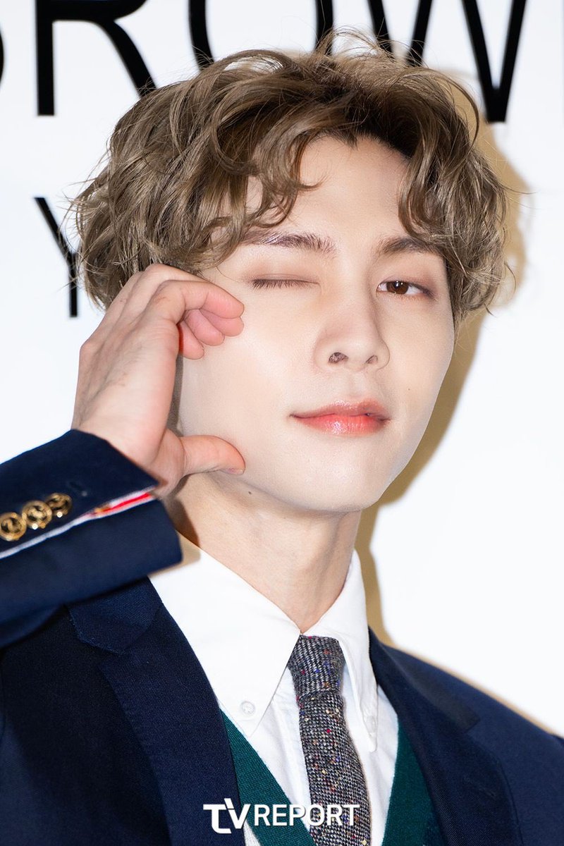 209sable's tweet photo. 231020 톰브라운 행사 기사사진 모음

#thombrowneXJohnnySuh 
#thombrowne20
#JOHNNY https://t.co/uH7NzObvVX
