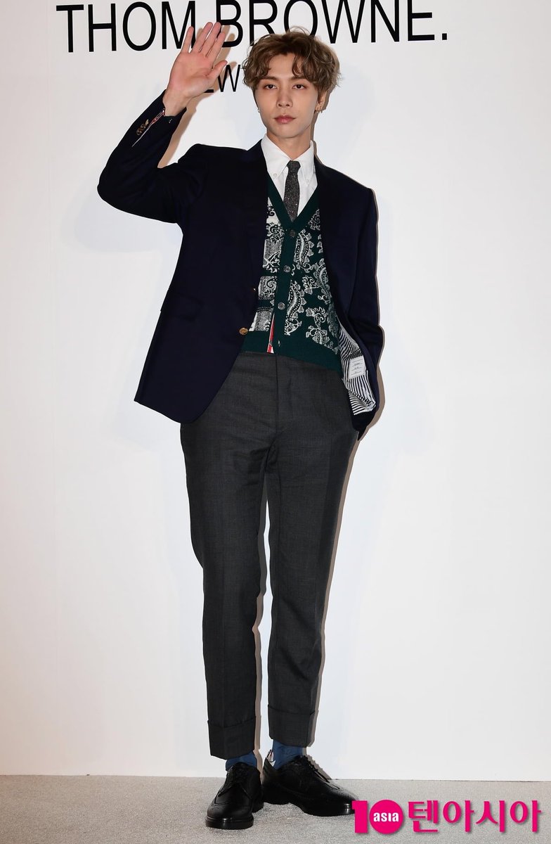 209sable's tweet photo. 231020 톰브라운 행사 기사사진 모음

#thombrowneXJohnnySuh 
#thombrowne20
#JOHNNY https://t.co/uH7NzObvVX