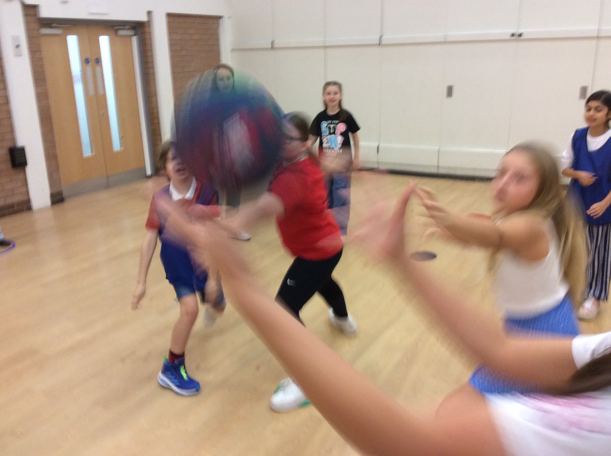 StPhilipsY6C's tweet photo. As part of our European Day of Languages and Sports, we have been learning about the Netherlands.  Here, we are playing korfball!   #teamstphilips @StPhilipCEAP #europeandayoflanguages https://t.co/2PId5QlNeS