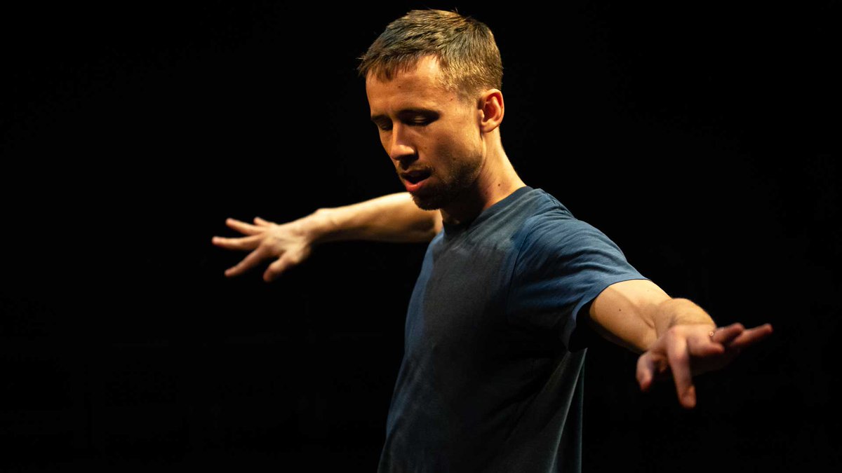 BCN_SantsMont's tweet image. 🕺🏽 La @Poderosa_BCN organitza el cicle #HacerHistorias de dansa contemporània i performance.

Al @MercatFlors, avui podeu veure:
🕖 #BodyOfWork de Daniel Linehan
🕘 #Necropolis d'Arkadi Zaides

🎟️ 16 €
🔗 ja.cat/HacerHistorias