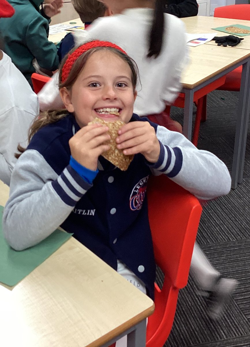 StPhilipsY5A's tweet photo. Bienvenue au café français! 🇫🇷  We thoroughly enjoyed trying French crepes! #teamstphilips @StPhilipCEAP #EuropeanDayofLanguageandSport https://t.co/0cWFvVdrfx
