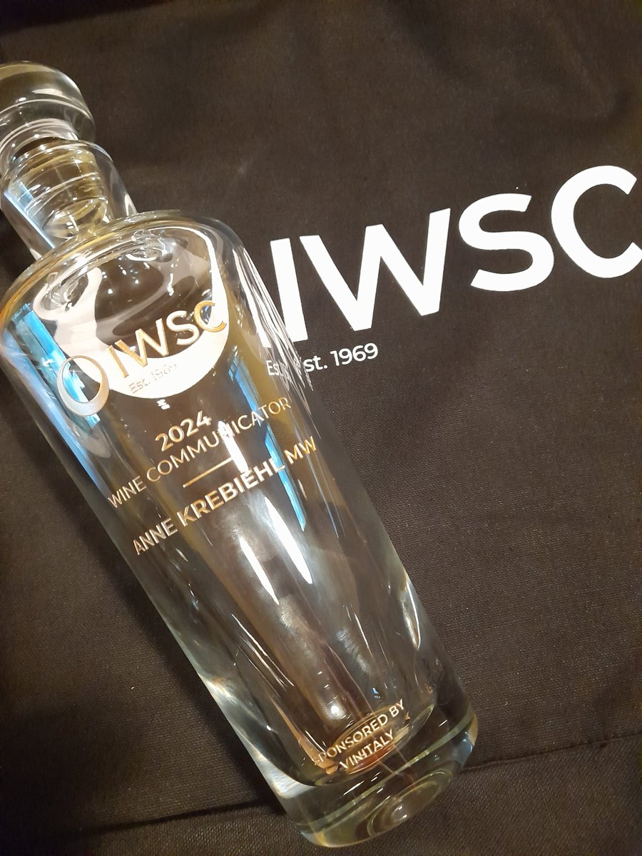 Am beyond THRILLED to have been named Wine Communicator of the Year 2024 by @theiwsc - thank you to the judges and to @VinitalyTasting for sponsoring the award! 🎉THANK YOU to all the editors & colleagues for the support! And of course CONGRATULATIONS to all the🎉other winners!