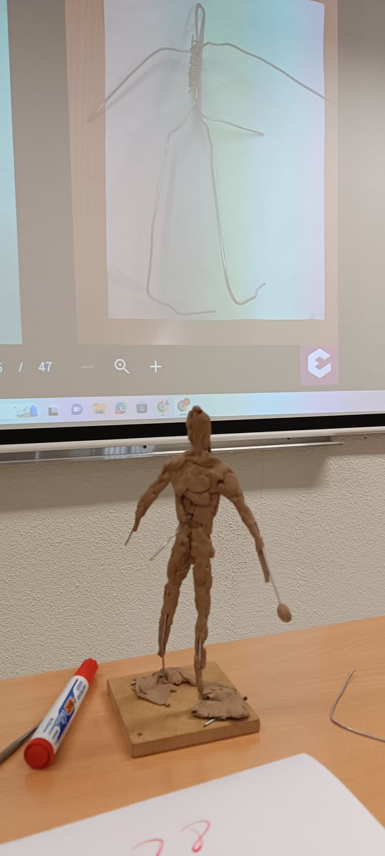 ENTI_BCN's tweet photo. Modelar digitalment en 3D?? Sí, però primer cal aprendre les bases de la manera tradicional a les classes del professor @EgeaSculptures
#GrauArtDigital #ÀreadeVideojocs #ENTILife #EntiArtFriday https://t.co/JbnPHzW9ru