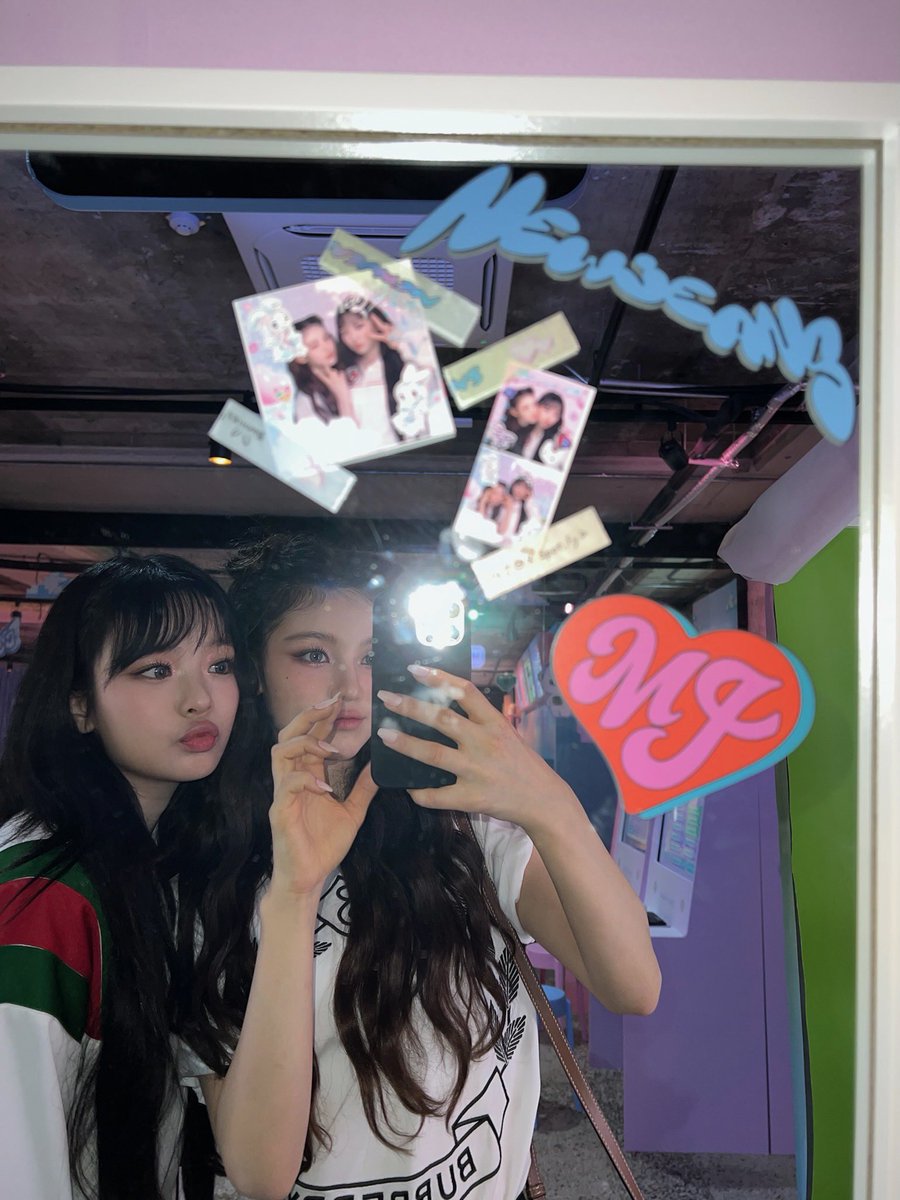 231020

Phoning 

#뉴진스 #NewJeans #다니엘 #Danielle #ダニエル #하니 #Hanni #ハニ