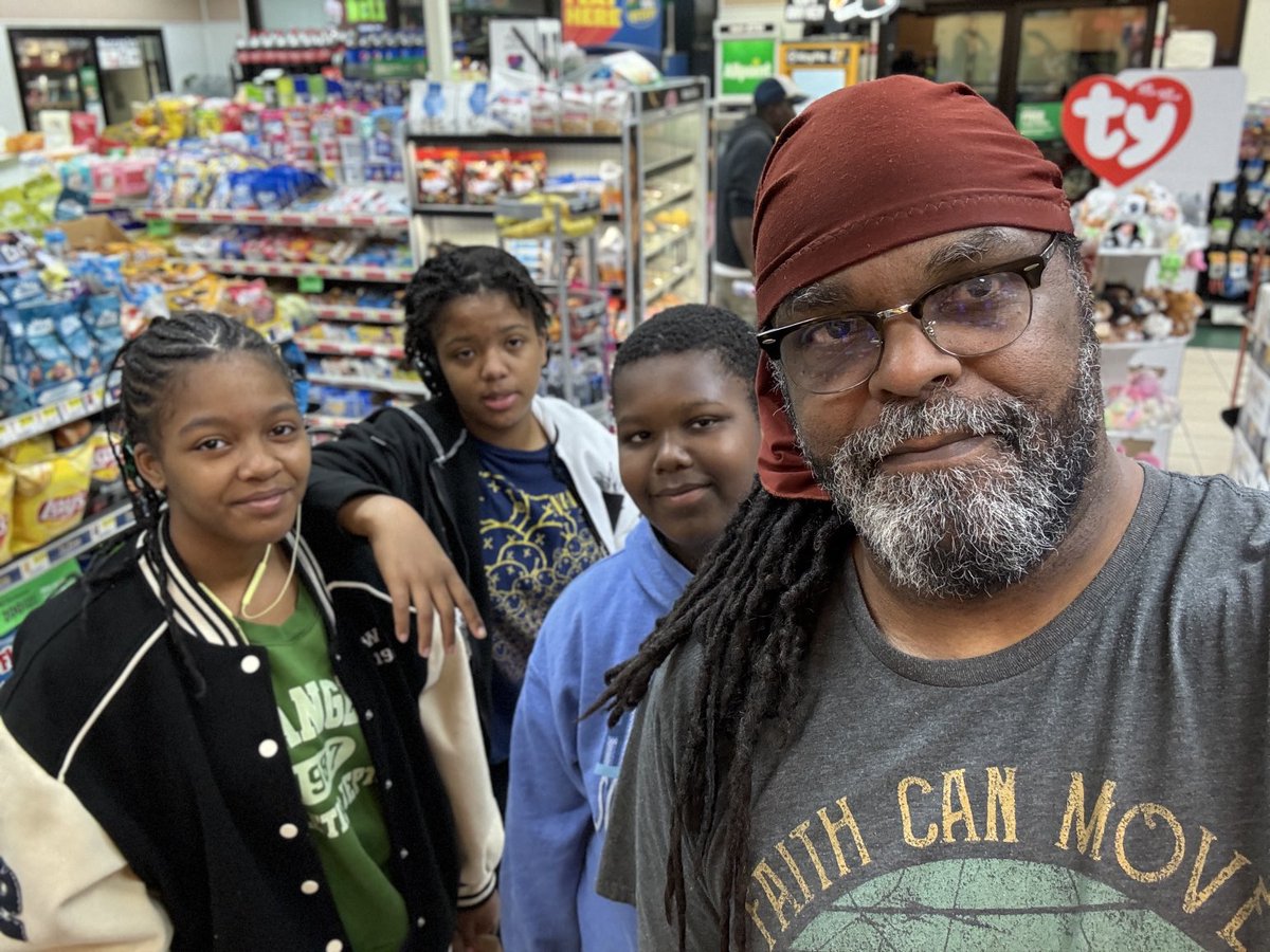 Don’t let the smooth taste fool you! They only posed for these pictures this morning ⁦@Speedway⁩ because there was donuts in it for them… 😂❤️ #DadLife