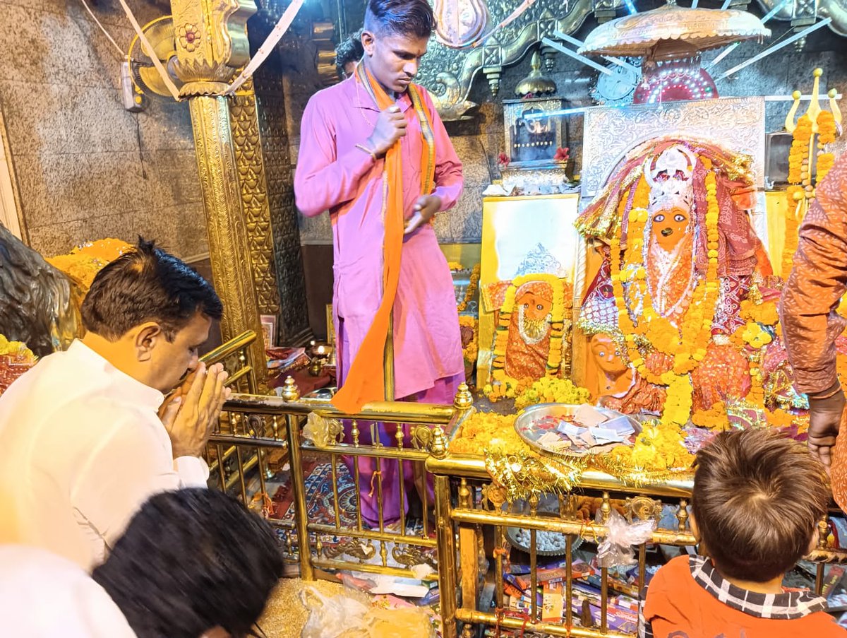 RCDBiaora's tweet photo. माँ जालपा मंदिर पहुँच कर दर्शन कर आशीर्वाद लिया एवं भंडारे के कार्यक्रम में सम्मिलित हुआ

#biaoravidhansabha #biaoracongress #vidhansabha161 #CongressParty #MpCongress #rajgarhcongress https://t.co/UJHDaJpVKu