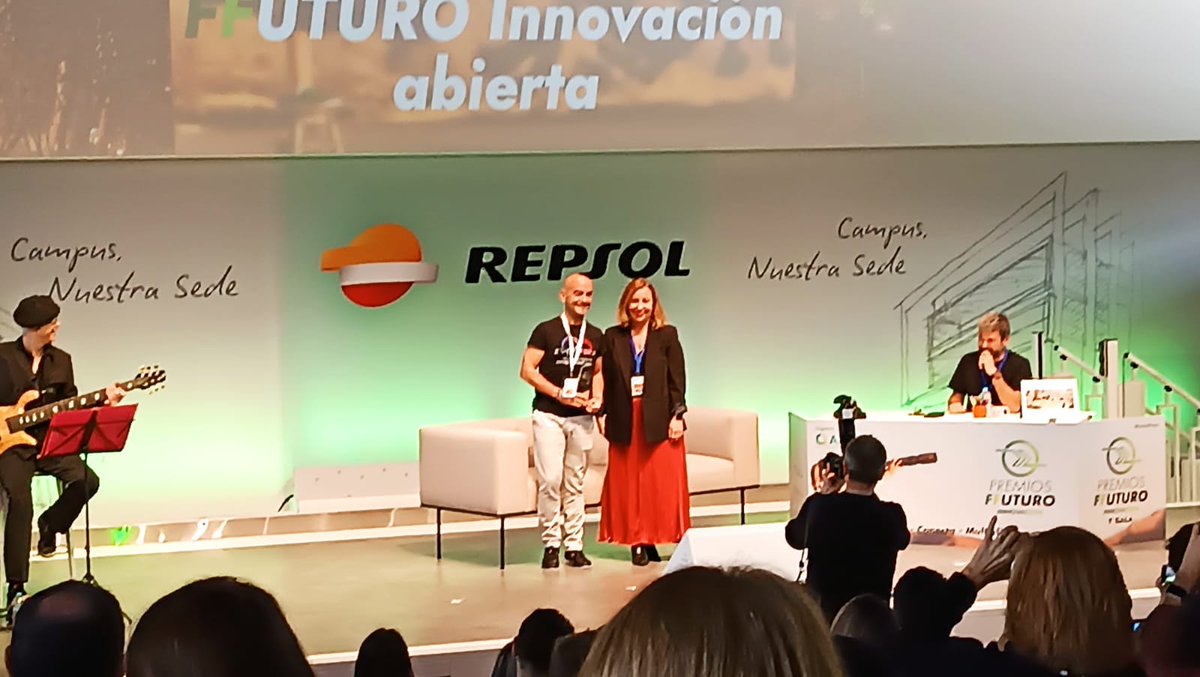 RevistaAlimenta's tweet photo. Asistimos a la 1ª Gala de los #PremiosFFuturo #innovación de la @aec_es, con @Repsol, @ThinkersCo
y #MindTheGapTeam como partners

En la modalidad “Innovación abierta”, el ganador es
@PanelSistemas

Recoge el premio Javier López-Camacho, Co-Founder &amp; Business Director https://t.co/8VjRUtbcvP