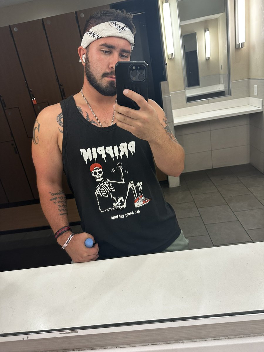 Dylan_G_33's tweet photo. 💀🤷🏻‍♂️🤘🏼 https://t.co/N1OYDxchlI