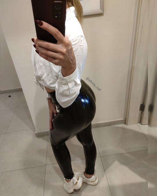 Thank god its friday 😉  #latex #latexleggings #latexgirl #leggings #metaliclatex #shinycat #leatherleggings<a href="/tag/latex"class="tags">#latex</a><a href="/tag/latexleggings"class="tags">#latexleggings</a><a href="/tag/ootd"class="tags"><span>#ootd</span></a><a href="/tag/sexy"class="tags"><span>#sexy</span></a><a href="/tag/weekend"class="tags"><span>#weekend</span></a><a href="/tag/leggings"class="tags"><span>#leggings</span></a><a href="/tag/hotgirl"class="tags"><span>#hotgirl</span></a><a href="/tag/latexgirl"class="tags"><span>#latexgirl</span></a>